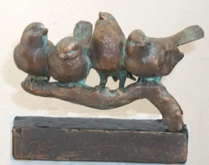 Dierenbeeldje vogels op tak 14  cm