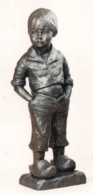 Beeldje Jongen en meisje op klompen