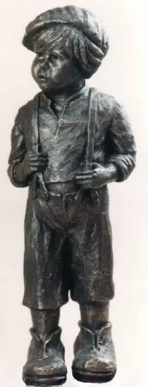 Beeldje Jongen met bretels