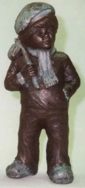 Beeldje Jongen met knapzakje