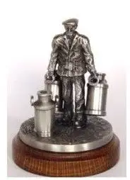 Boer met melkbus voorverkoop