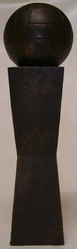 Beeldje Jeu de Boule trofee op hoge voet (diabool)