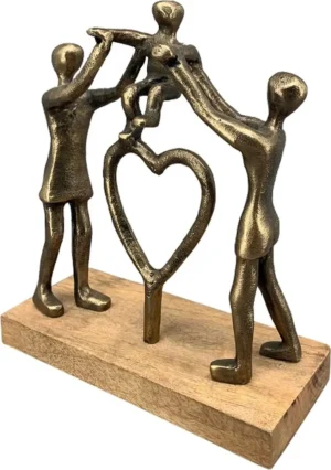beeld happy familie yoy gemaakt van aluminium en hout - koper/ brons kleur - 20x8x23 cm